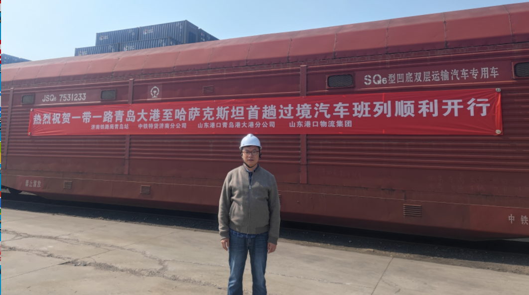 山東青島大港至哈薩克斯坦首列過境汽車班列開通